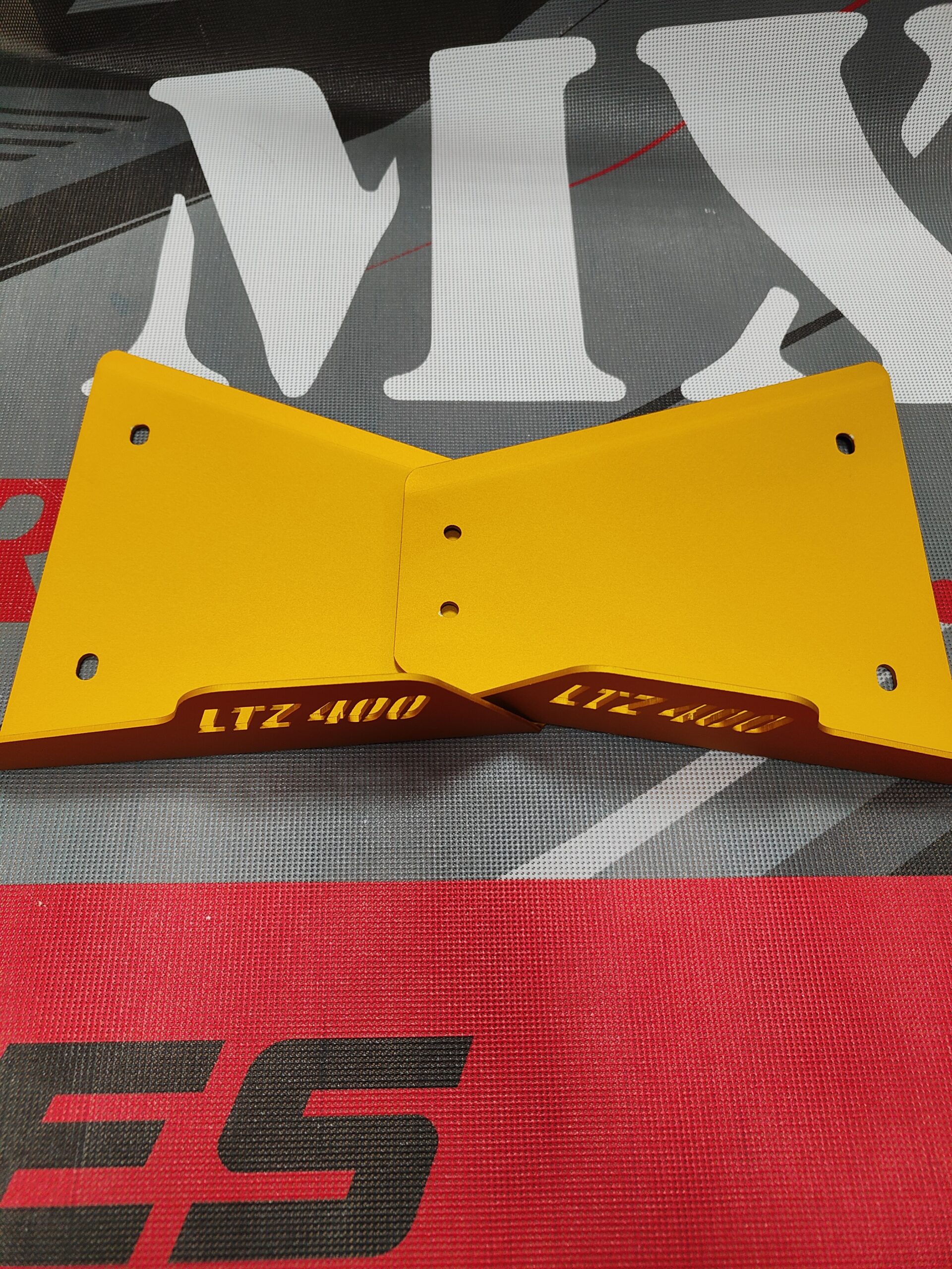 Protector trapecios inferiores anonizados XRW personalizado Suzuki LTZ 400 - Imagen 3