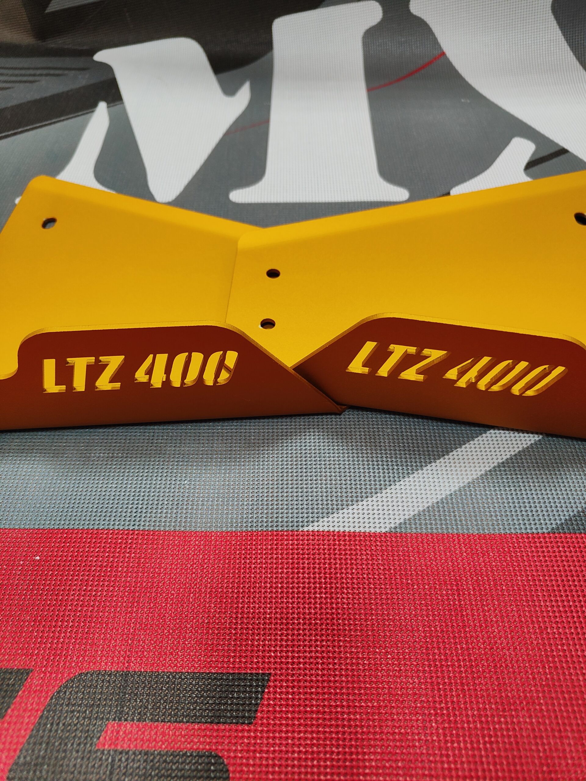 Protector trapecios inferiores anonizados XRW personalizado Suzuki LTZ 400 - Imagen 2